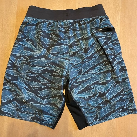Lululemon T.H.E. Short Linerless 9" Short Tiger Camo Multi Blue - Picture 8 of 13